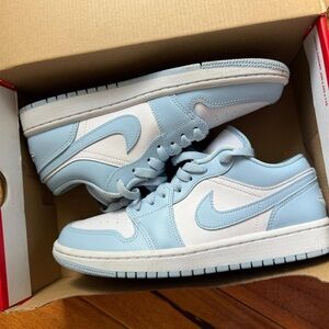 Air Jordan 1 low ice blue
Women’s 8.5